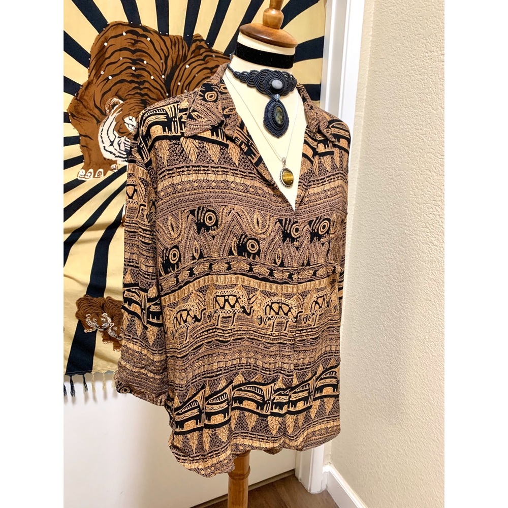 🌈 Stylish Vintage elephant top - Picture 3 of 8